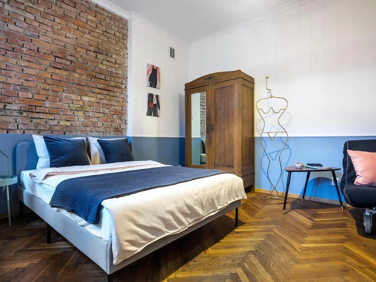 Silent Blue Apartment / Kochanowskigo St location